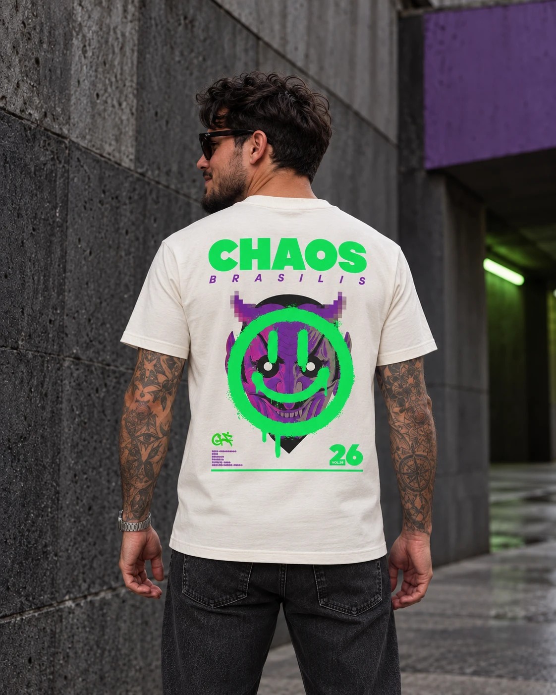 Modelo de costas vestindo a camiseta GF2026